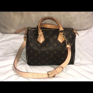 **SOLD** LV Speedy 25 w/ Strap